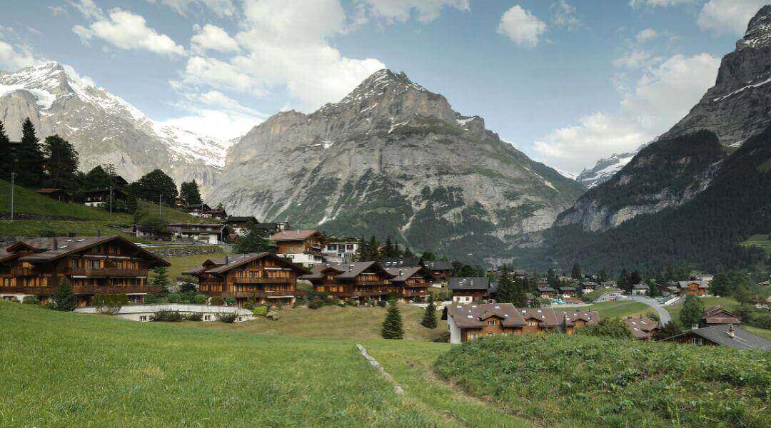 กรินเดลวัลด์ (Grindelwald) สวรรค์ของนักเดินป่าและนักสกีของสวิสเซอร์แลนด์ กรินเดลวัลด์ (Grindelwald) สวรรค์ของนักเดินป่าและนักสกีของสวิสเซอร์แลนด์