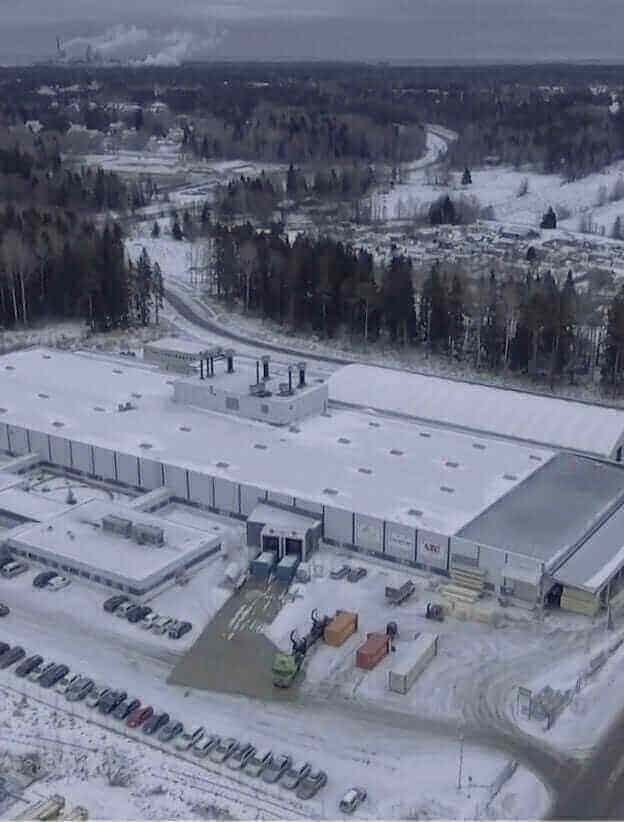 โรงงานการผลิต Gävle, Sweden โรงงานประวัติศาสตร์ของเราในเมืองเยฟเล ประเทศสวีเดน ตั้งอยู่ห่างจากกรุงสตอกโฮล์มไปทางเหนือเพียง 200 กม. โรงงานในสวีเดนของเราเน้นที่ลิฟต์ที่เข้าถึงได้ง่ายสำหรับตลาดยุโรปเป็นหลัก โดยมีลิฟต์บ้านระดับไฮเอนด์รุ่นพิเศษ